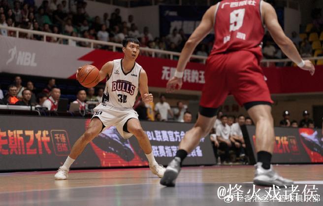 香港金牛社媒分享董健投篮教学：跟NBL联赛MVP学投篮